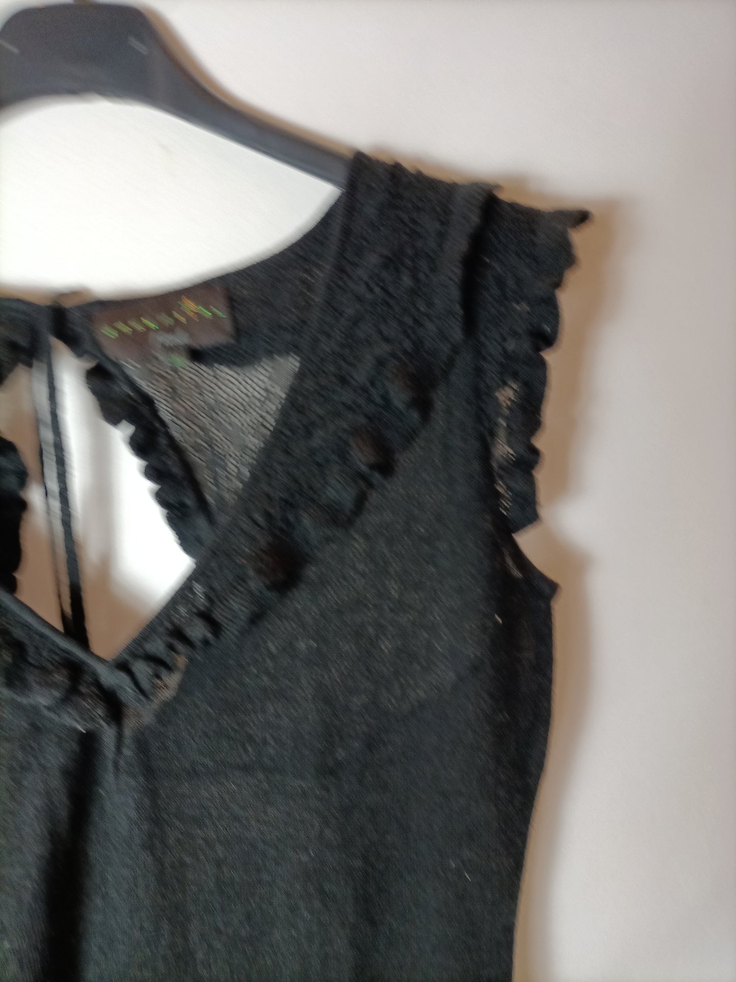 ESSENTIEL. Black knit top Tm