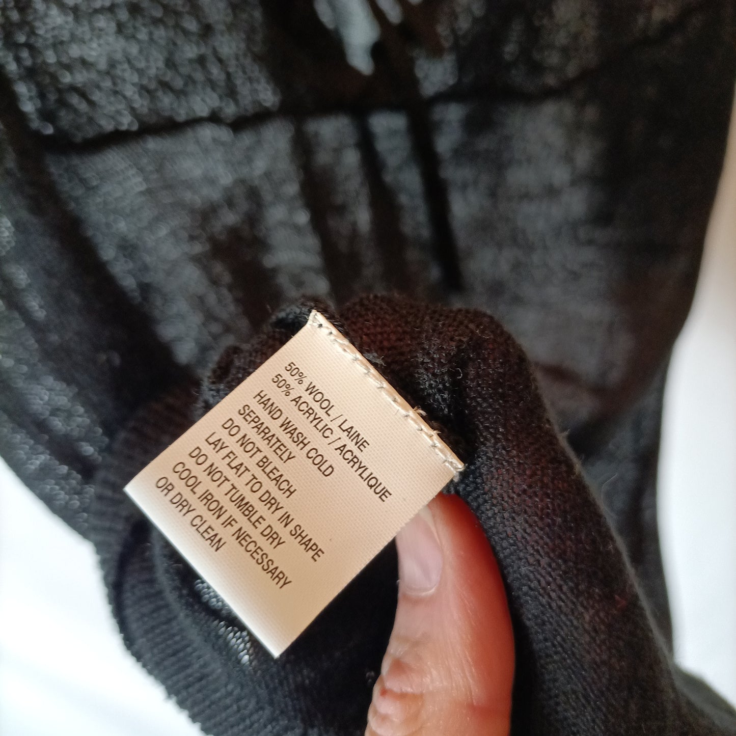 ESSENTIEL. Black knit top Tm