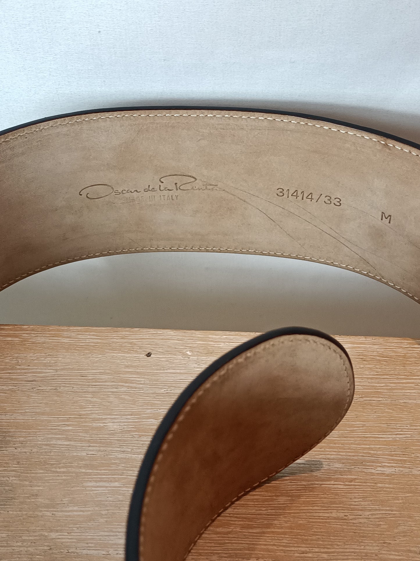 OSCAR DE LA RENTA. Brown leather belt TM