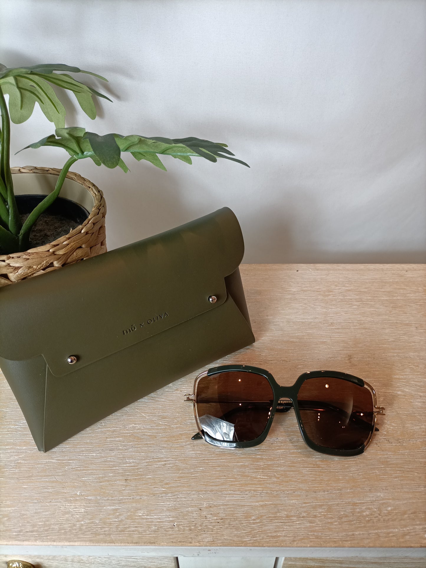 MO X OLIVA. Gafas de sol