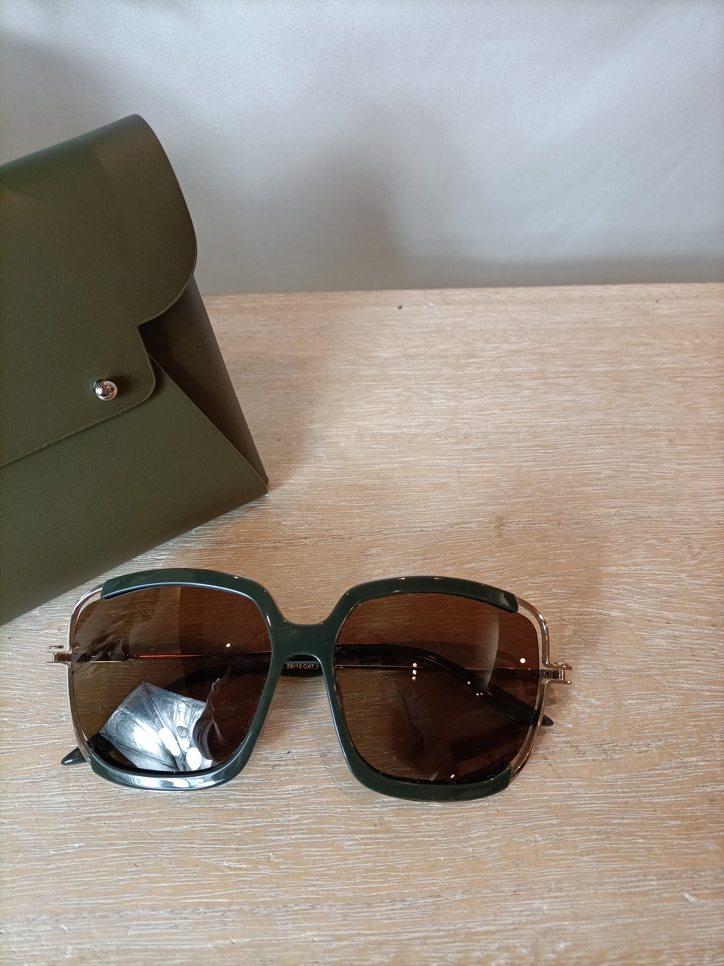 MO X OLIVA. Gafas de sol