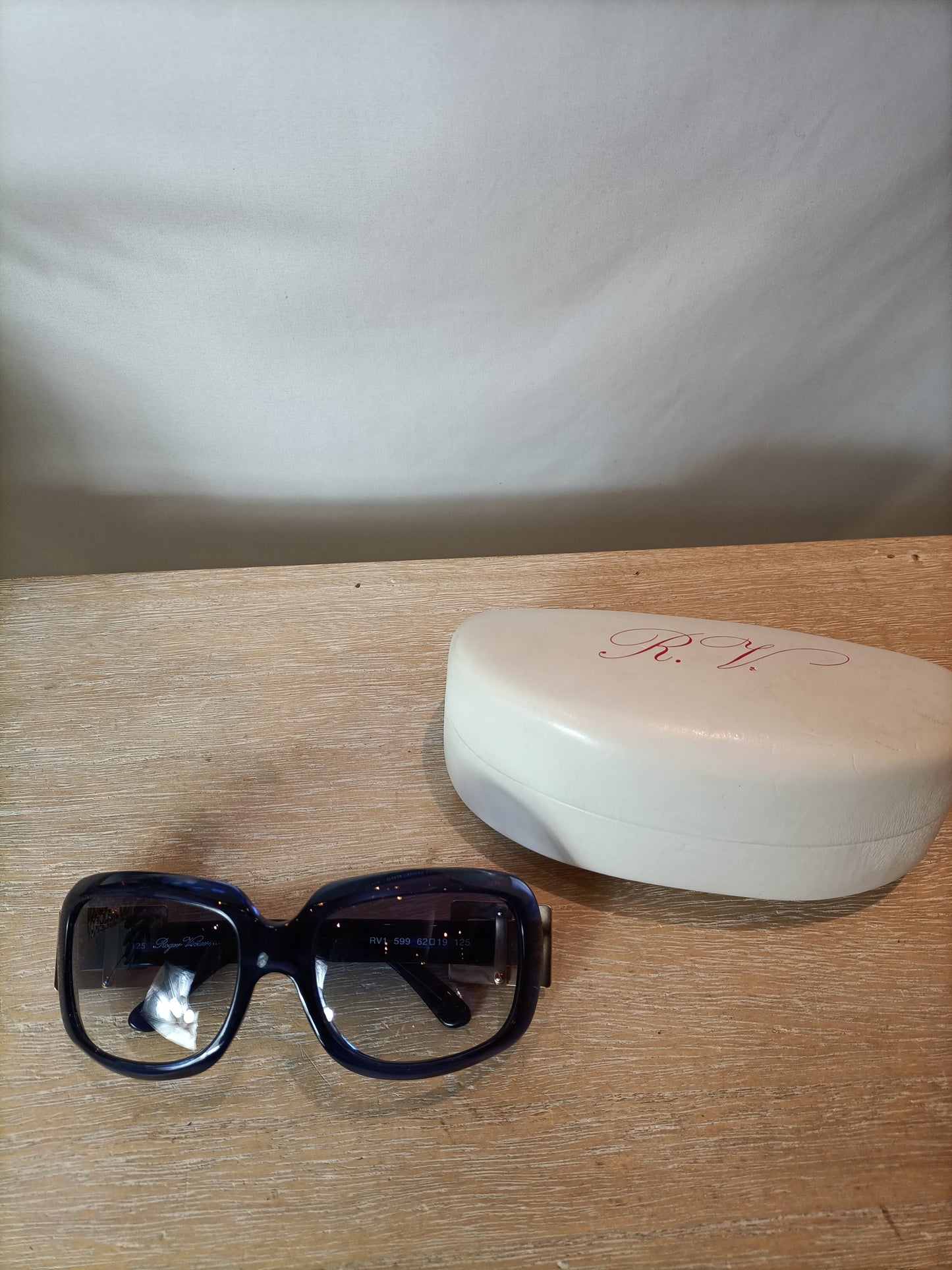 ROGER VIVIER. Sunglasses