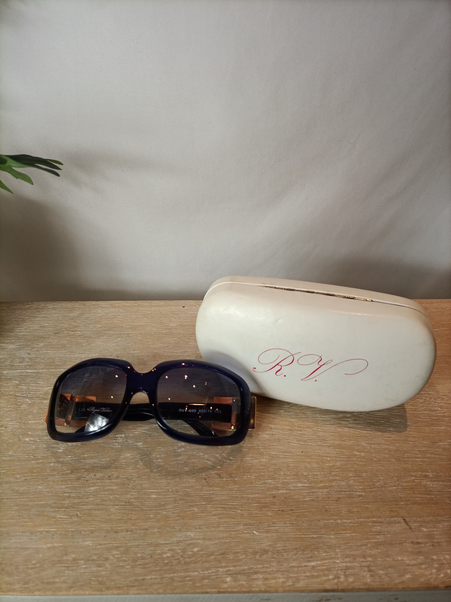 ROGER VIVIER. Sunglasses