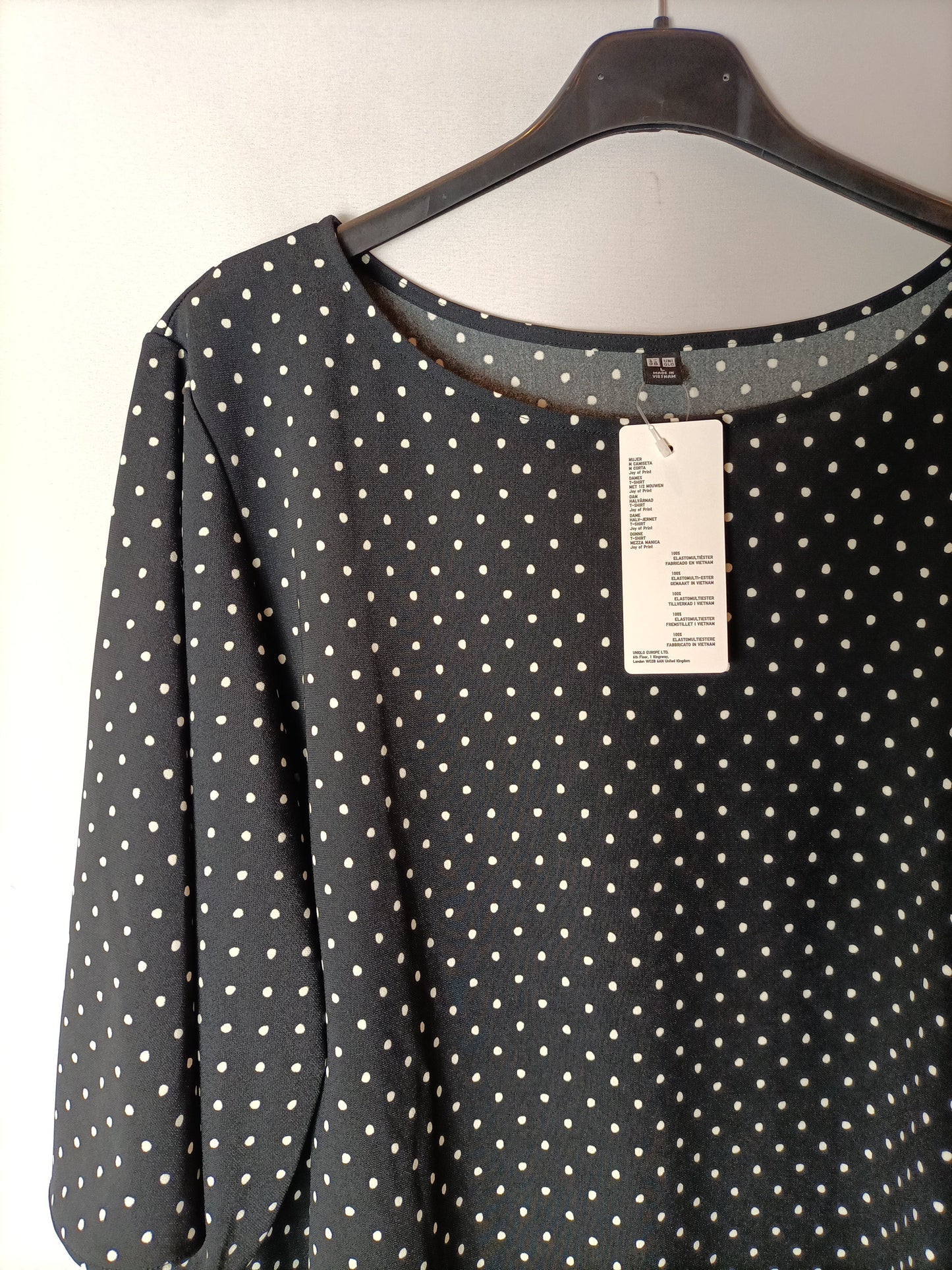 UNIQLO. Top fluido lunares. T L