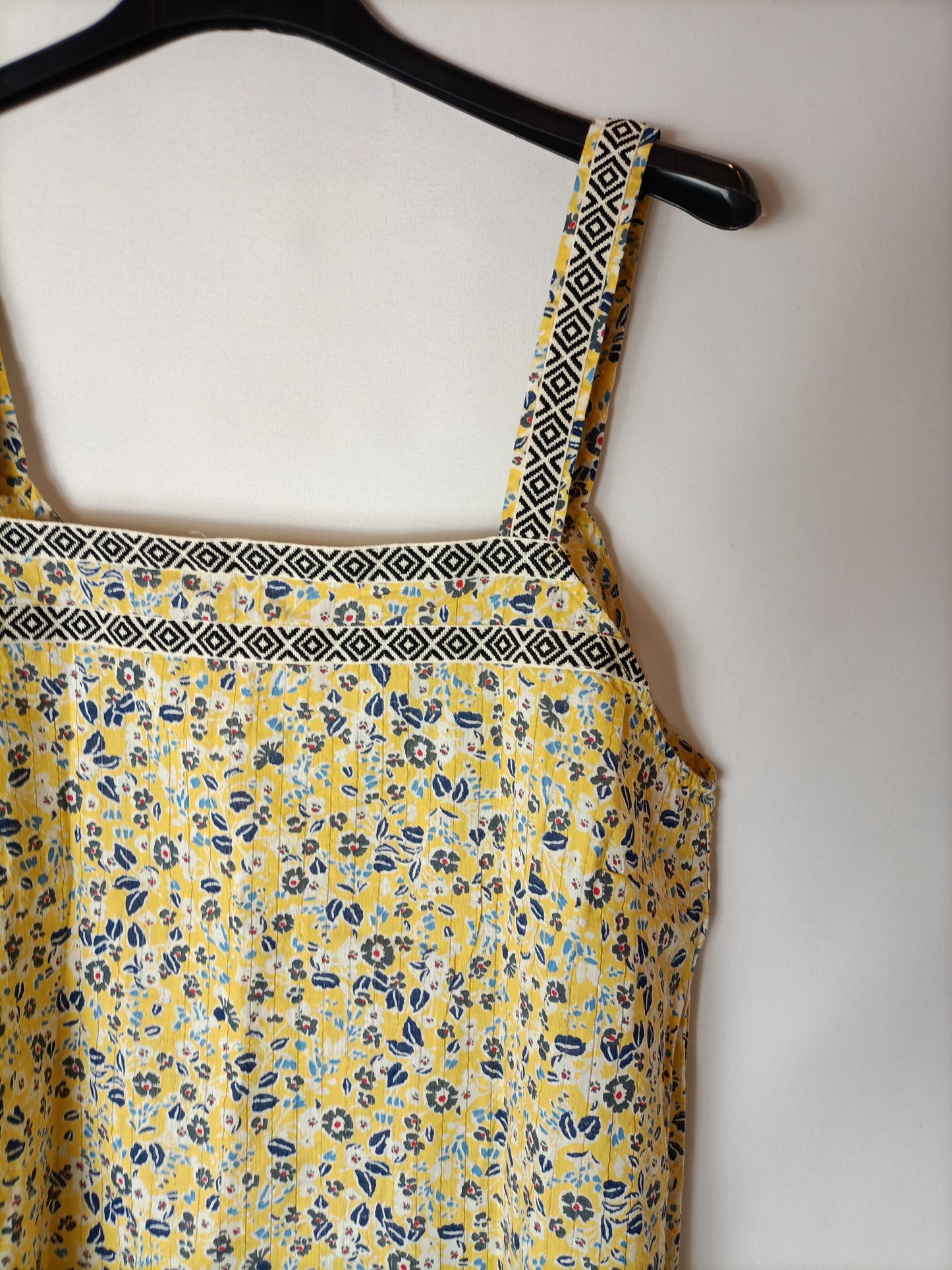 YERSE. Top amarillo flores. T M