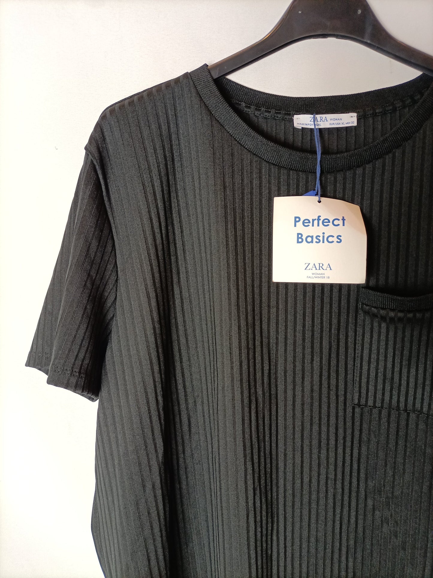 ZARA. Camiseta negra rayas semitransparentes. T XL