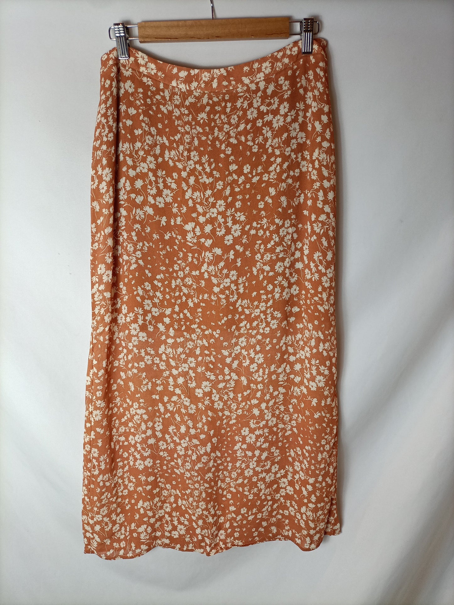 ESE O ESE. Falda fluida florecitas. T M