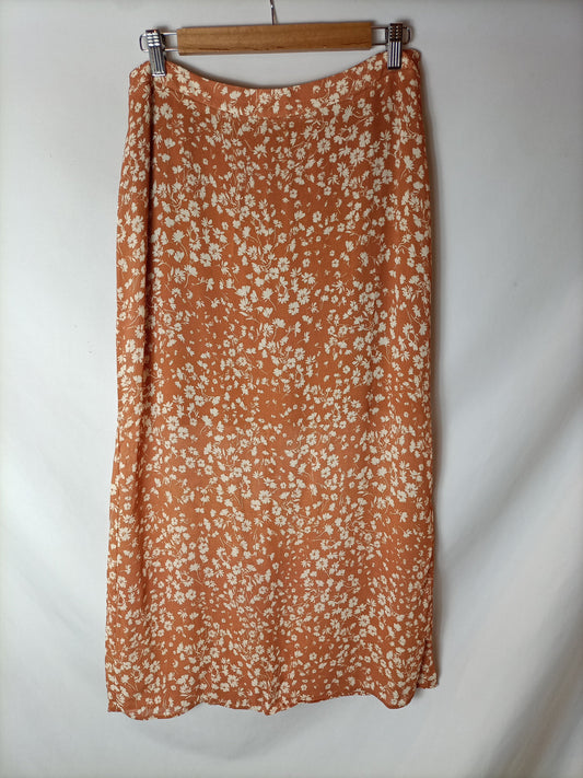 ESE O ESE. Falda fluida florecitas. T M