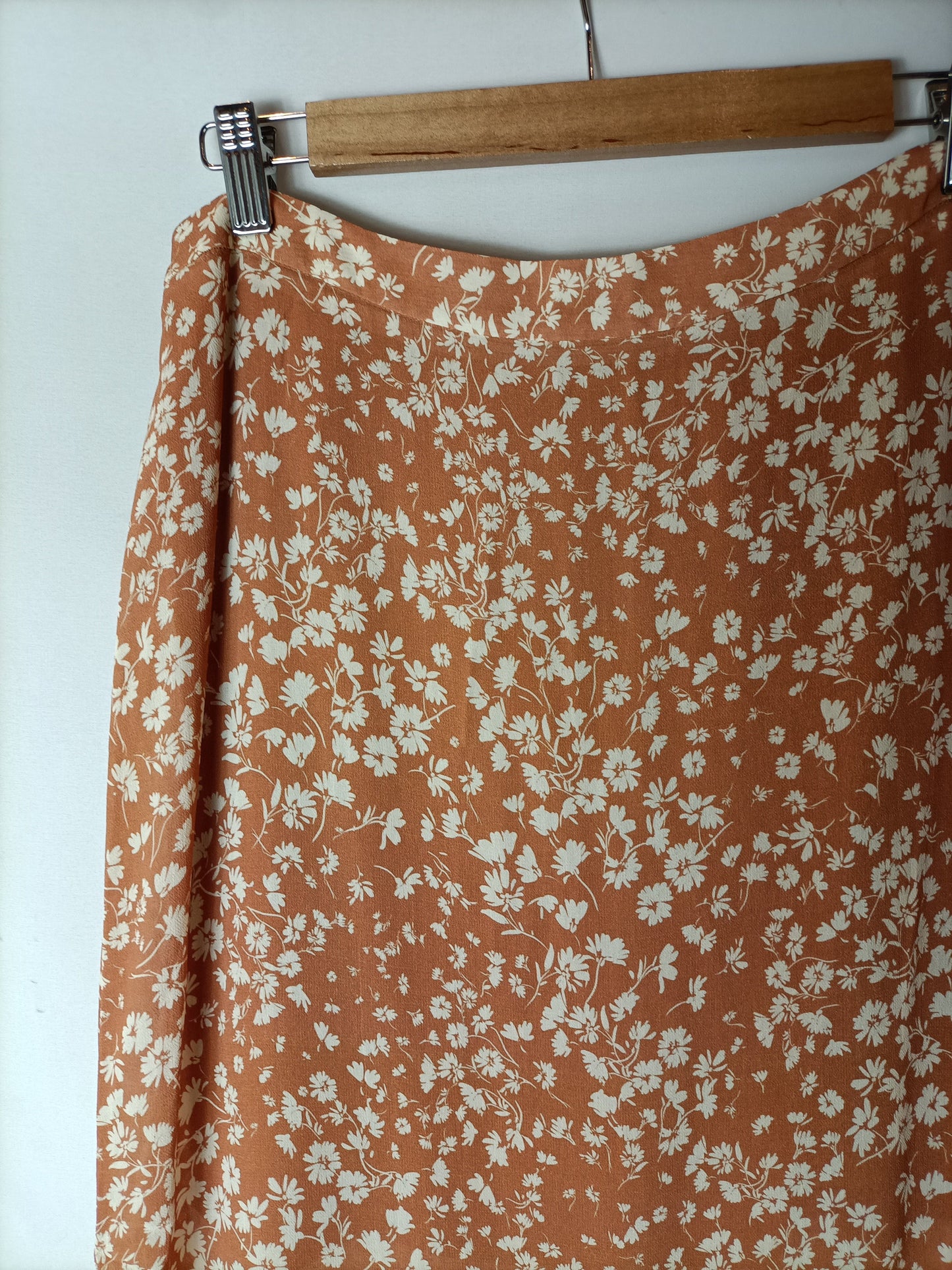 ESE O ESE. Falda fluida florecitas. T M