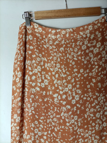 ESE O ESE. Falda fluida florecitas. T M