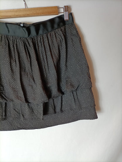NAF NAF. Falda volante gris y negra. T 38