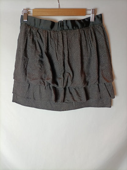 NAF NAF. Falda volante gris y negra. T 38