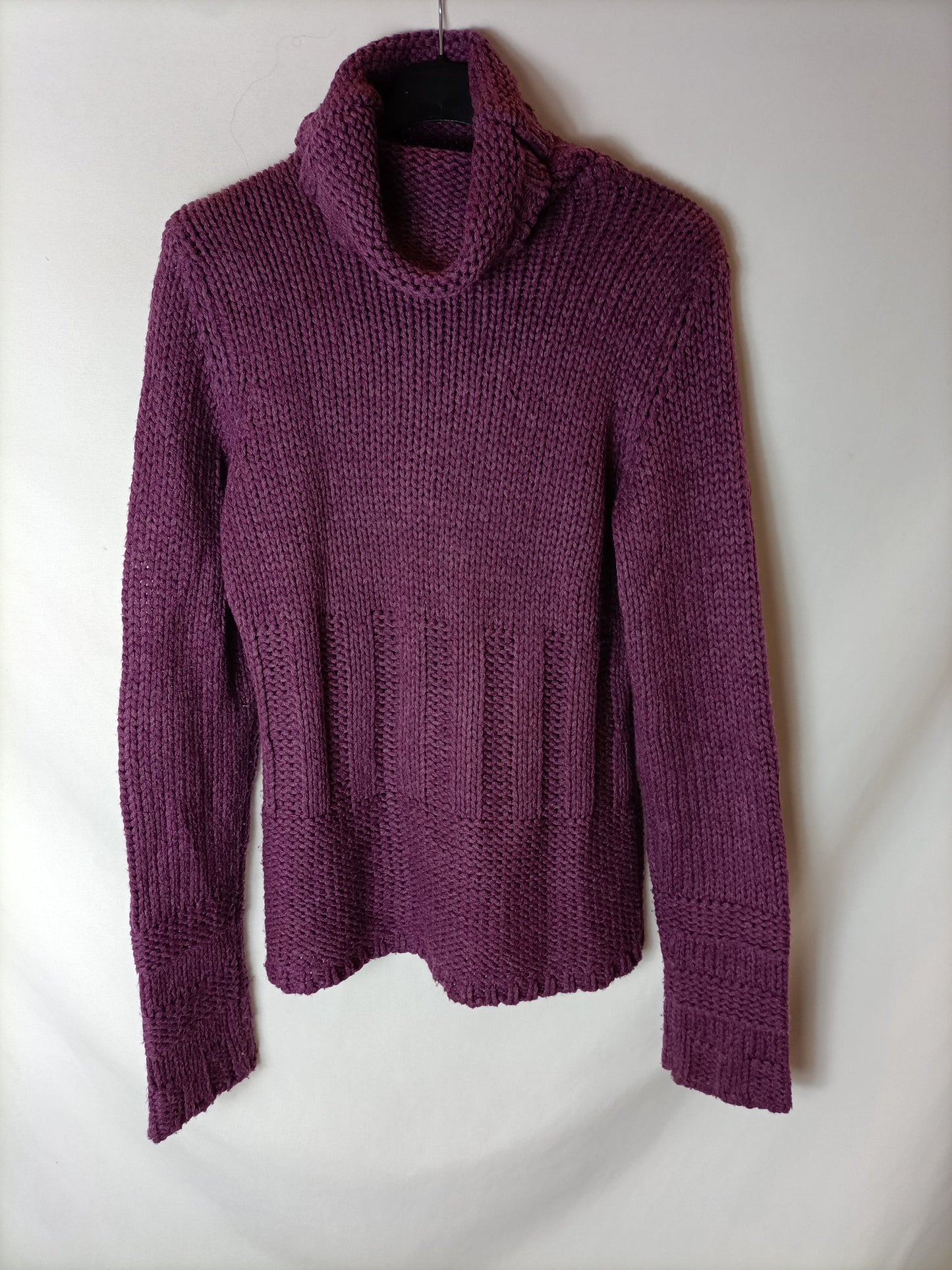 URBAN CONCEPT. Purple turtleneck sweater. Medium/Large