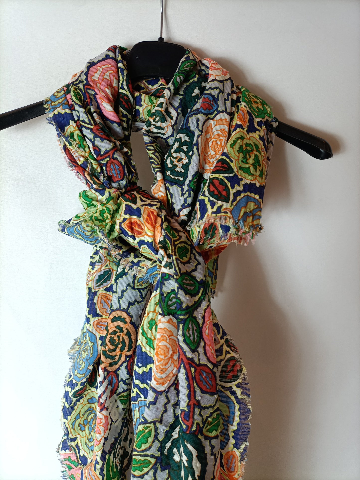 BIMBA Y LOLA. Fular flores