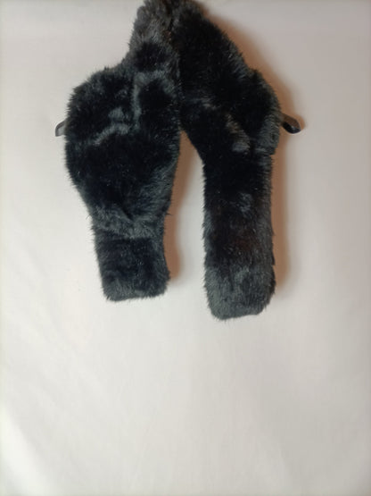 OTRAS. estolita pelos negra