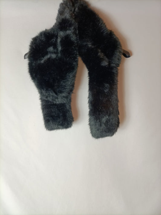 OTRAS. estolita pelos negra