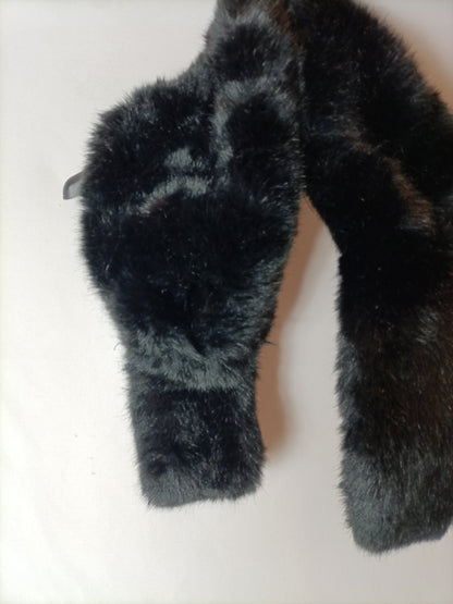 OTRAS. estolita pelos negra