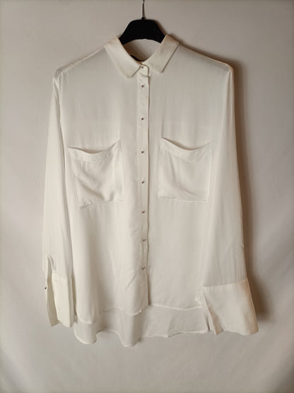 MANGO. Blusa blanca detalle botones. T XS