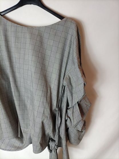 ZARA. Checkered blouse with bow. XS