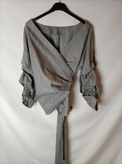 ZARA. Checkered blouse with bow. XS