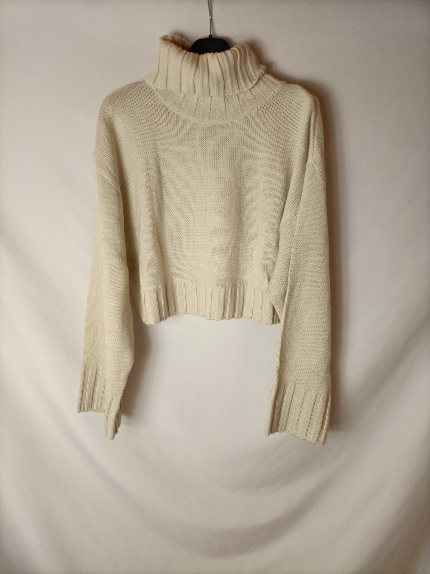 H&M. Jersey corto cuello vuelto. T M