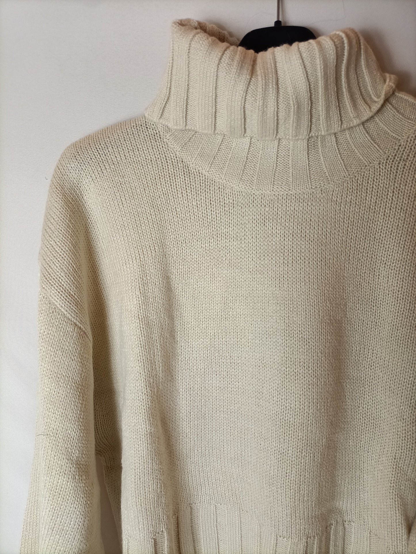 H&M. Jersey corto cuello vuelto. T M