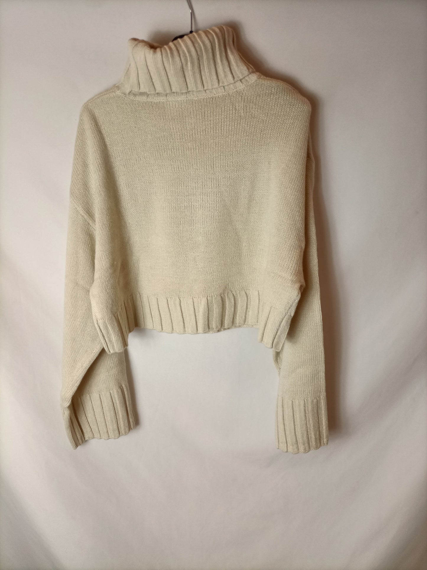 H&M. Jersey corto cuello vuelto. T M