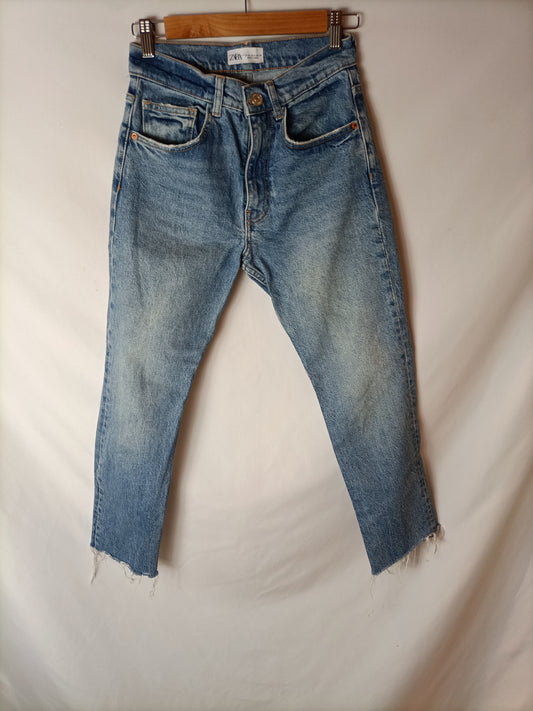 ZARA. Pantalón recto vaquero T.34