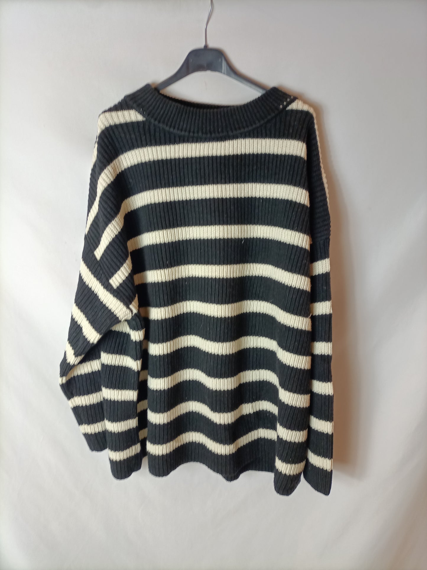 H&M. Jersey rayas negro y beige T.l