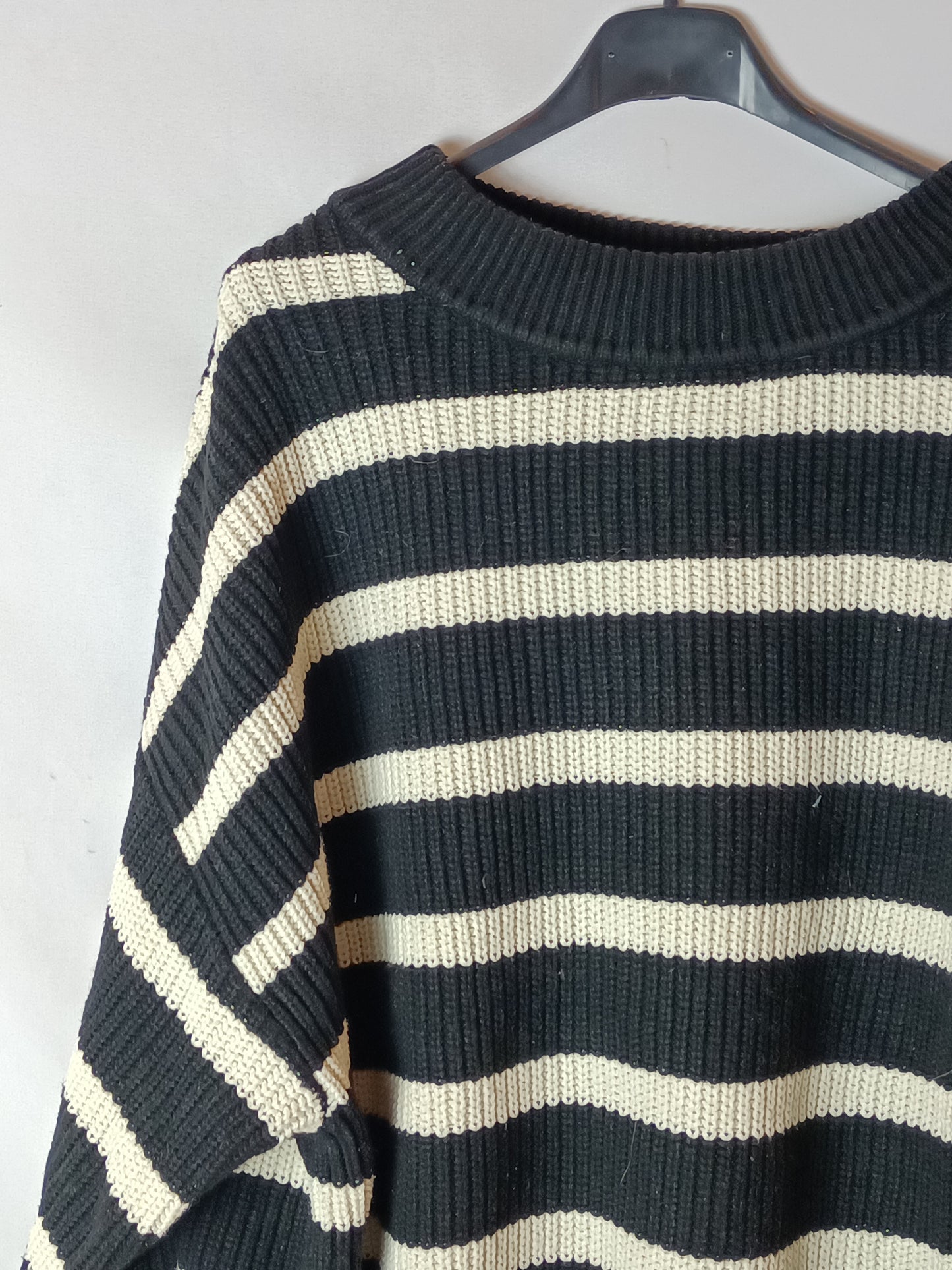 H&M. Jersey rayas negro y beige T.l