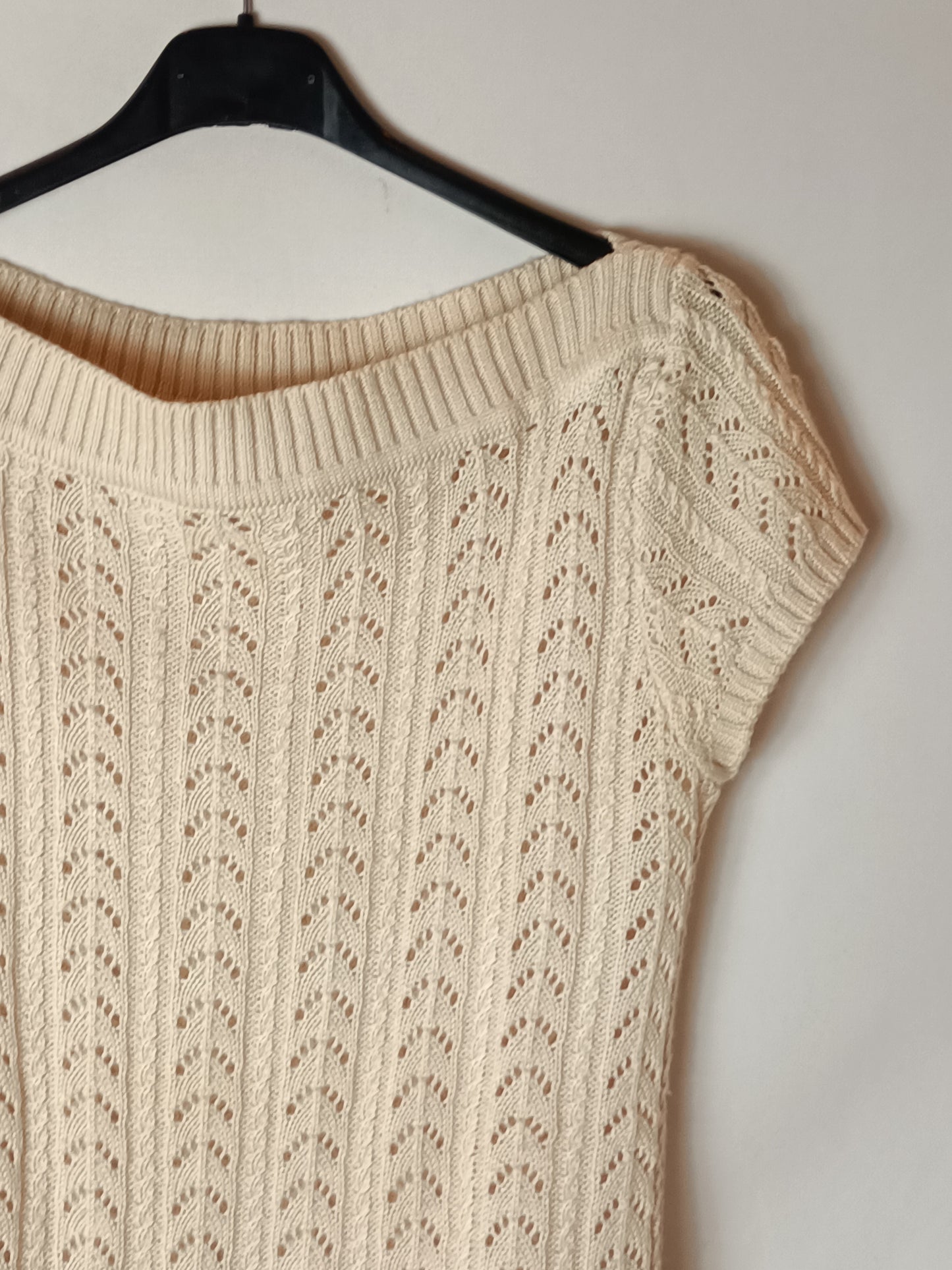 WHITE. Beige crochet top Ts