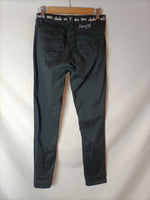 DESIGUAL. Pantalón negro cintura bordada T.28(36)