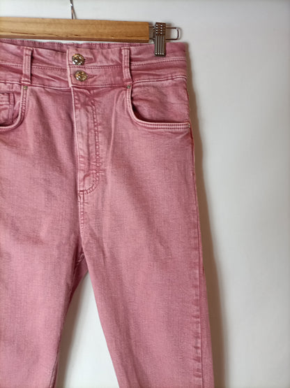 BERSHKA.Pantalón denim rosa T.38