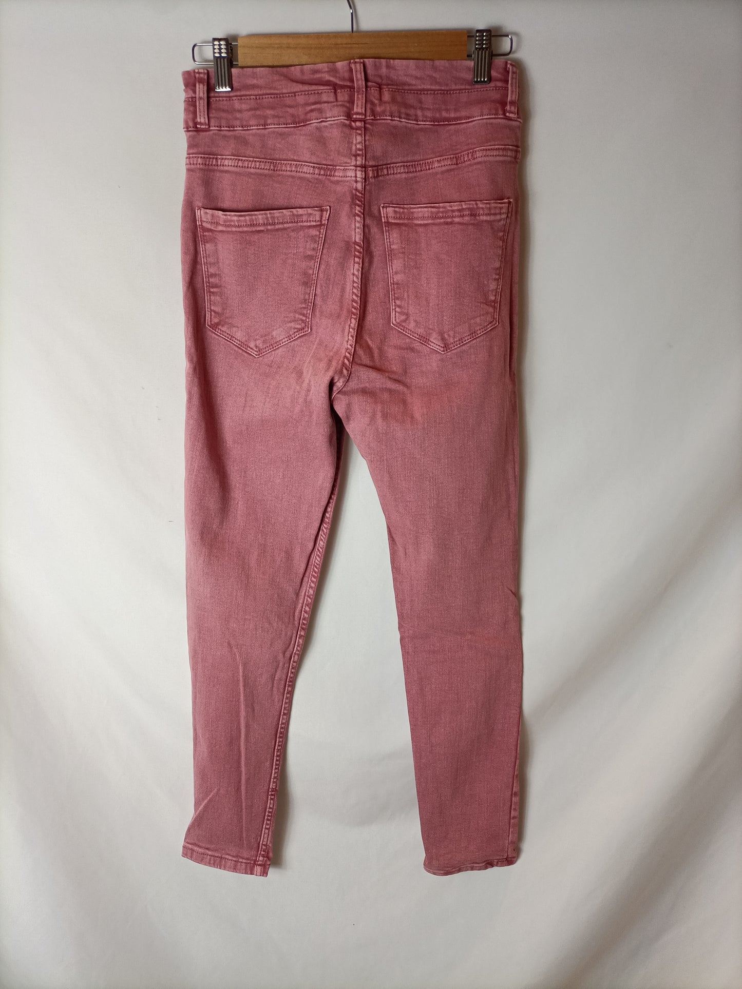 BERSHKA.Pantalón denim rosa T.38