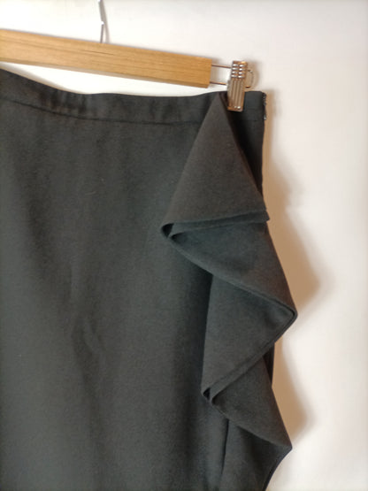 ZARA. Black ruffled skirt Tm
