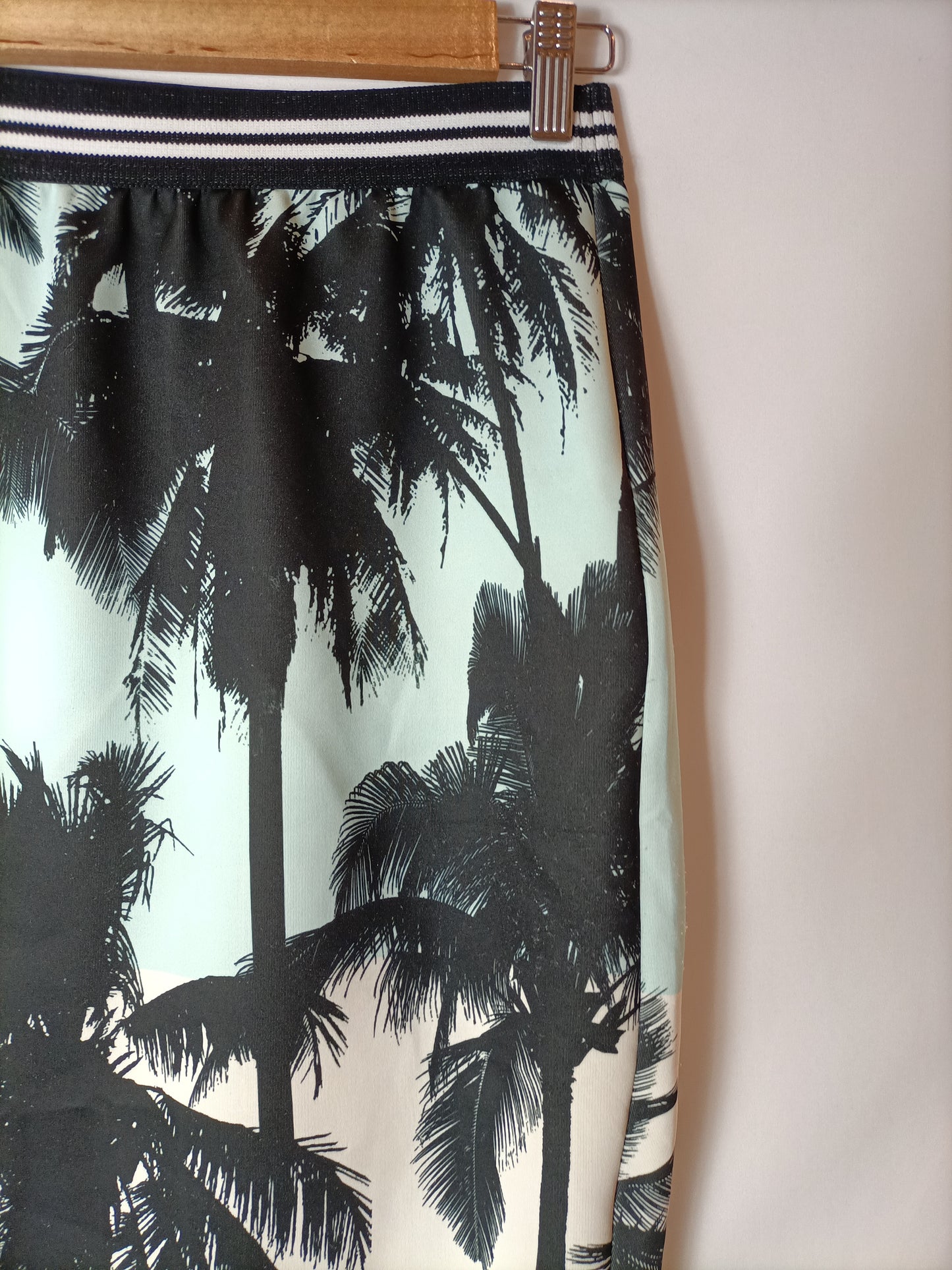 ZARA. Falda entallada palmeras T.m