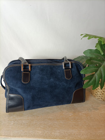 OTRAS. Bolso azul antelina.