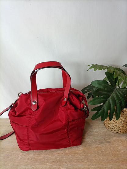 ZARA. Bolso rojo acolchado.