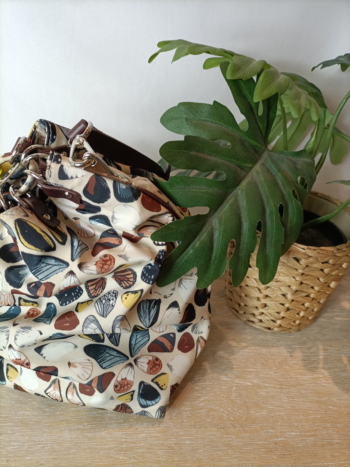 BIMBA Y LOLA. Bolso estampado acolchado