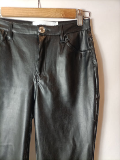 BERSHKA. Faux leather trousers Ts