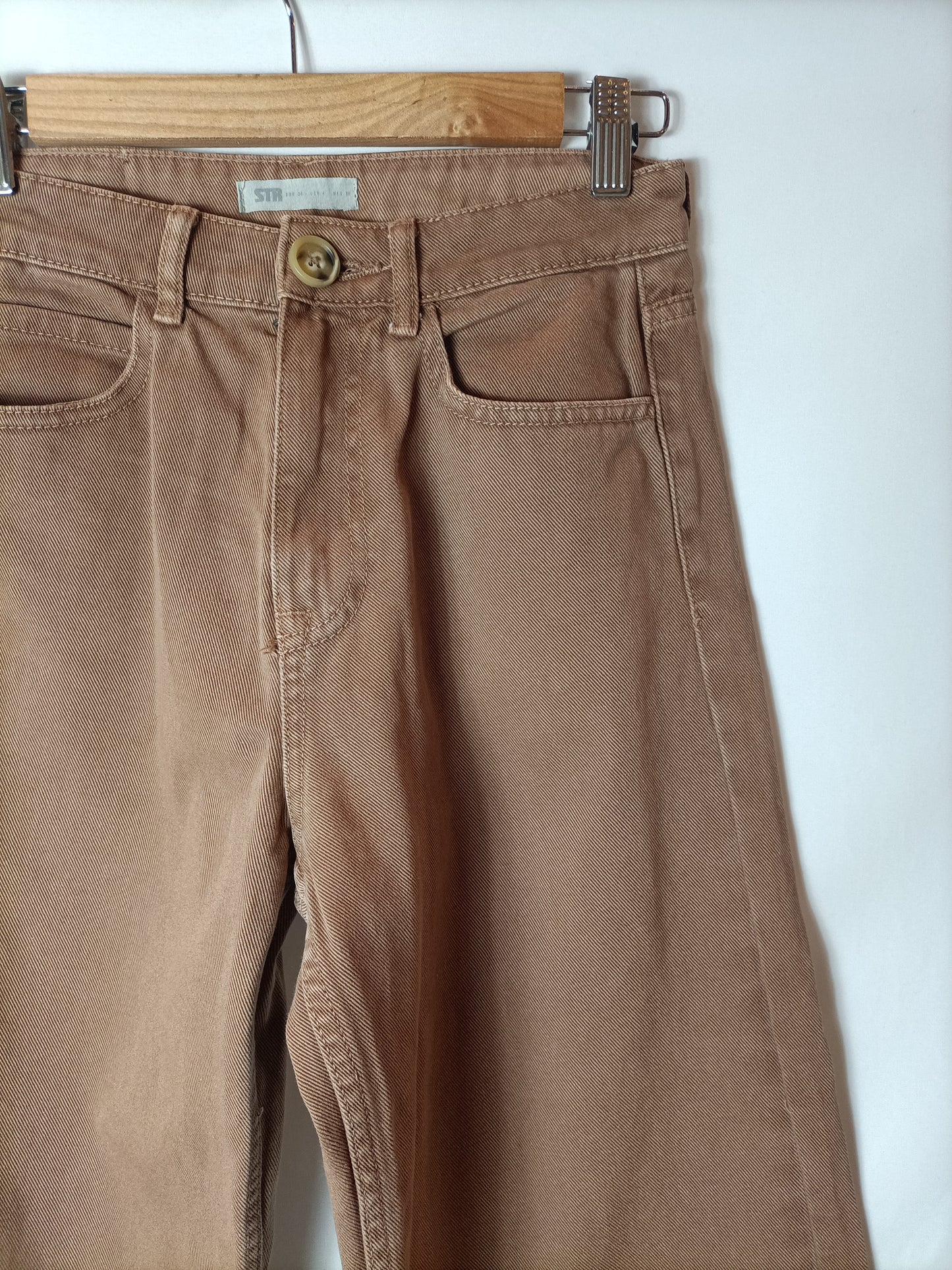 STRADIVARIUS. Pantalón marrón culotte T.36
