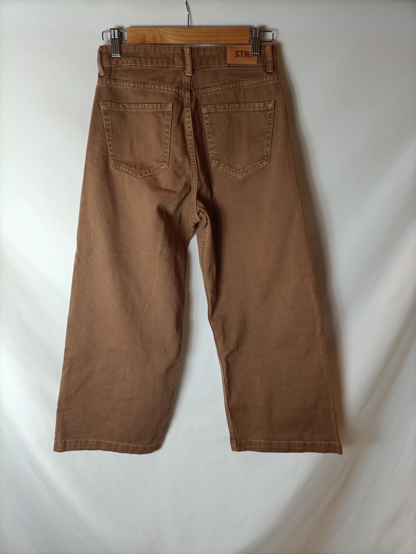 STRADIVARIUS. Pantalón marrón culotte T.36