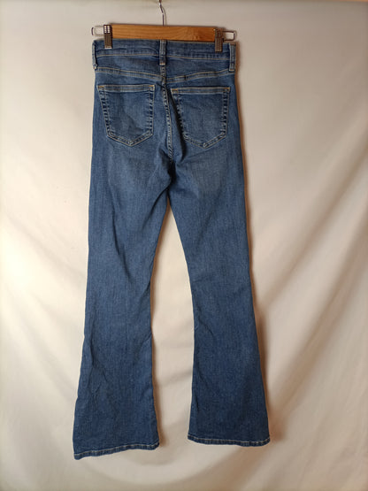 TOPSHOP. Pantalón campana denim T.32