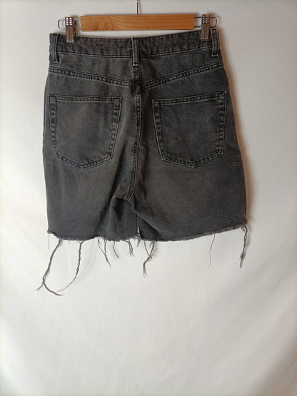 H&M. Shorts gris deshilachado T.36