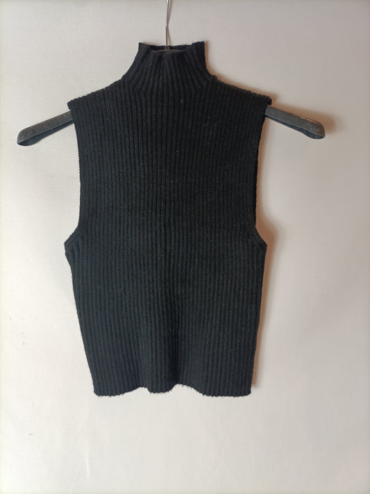 ZARA. Top negro canalé T.s