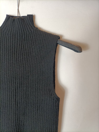 ZARA. Top negro canalé T.s