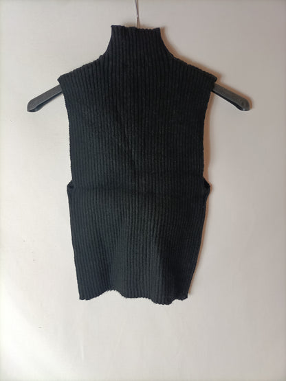 ZARA. Top negro canalé T.s