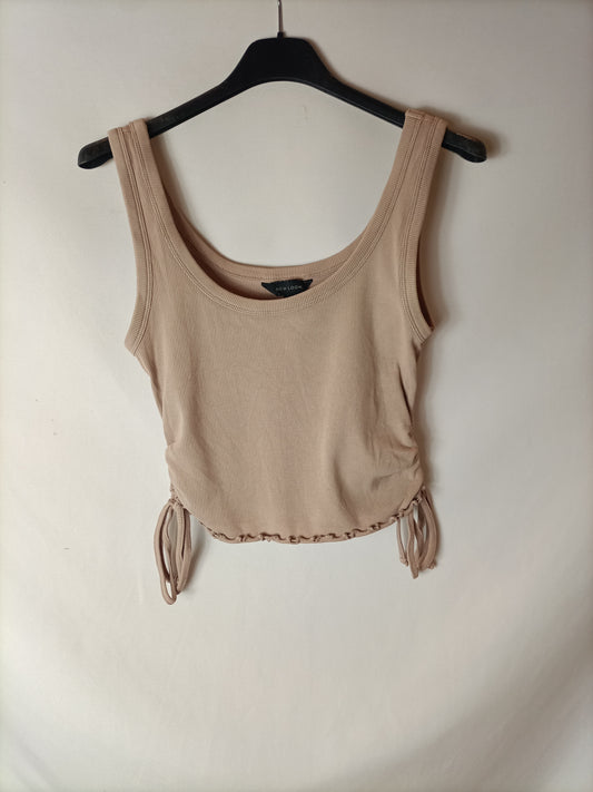 NEW LOOK. Top beige canalé T.38