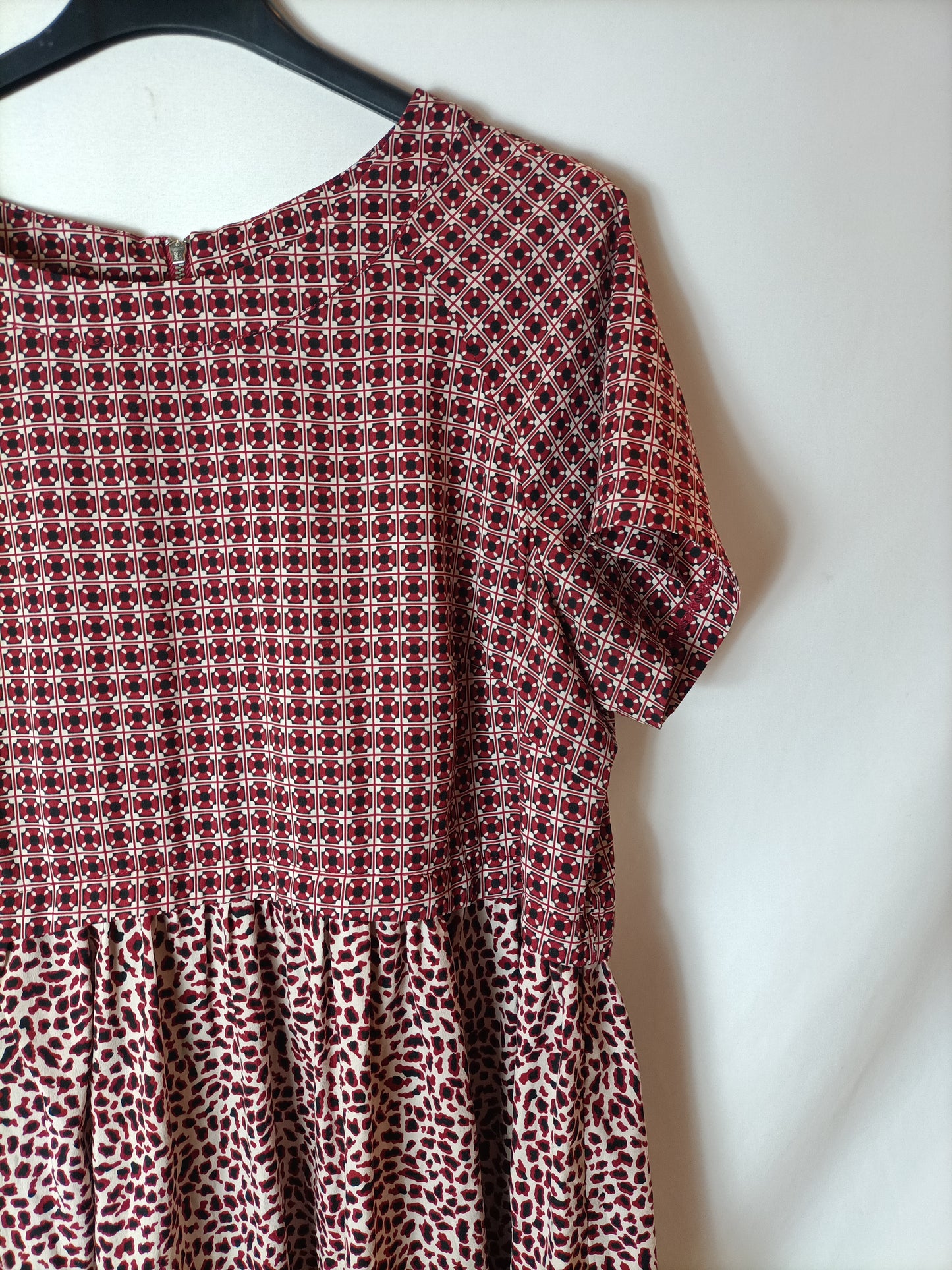 TOPSHOP. Vestido corto estampado T.38