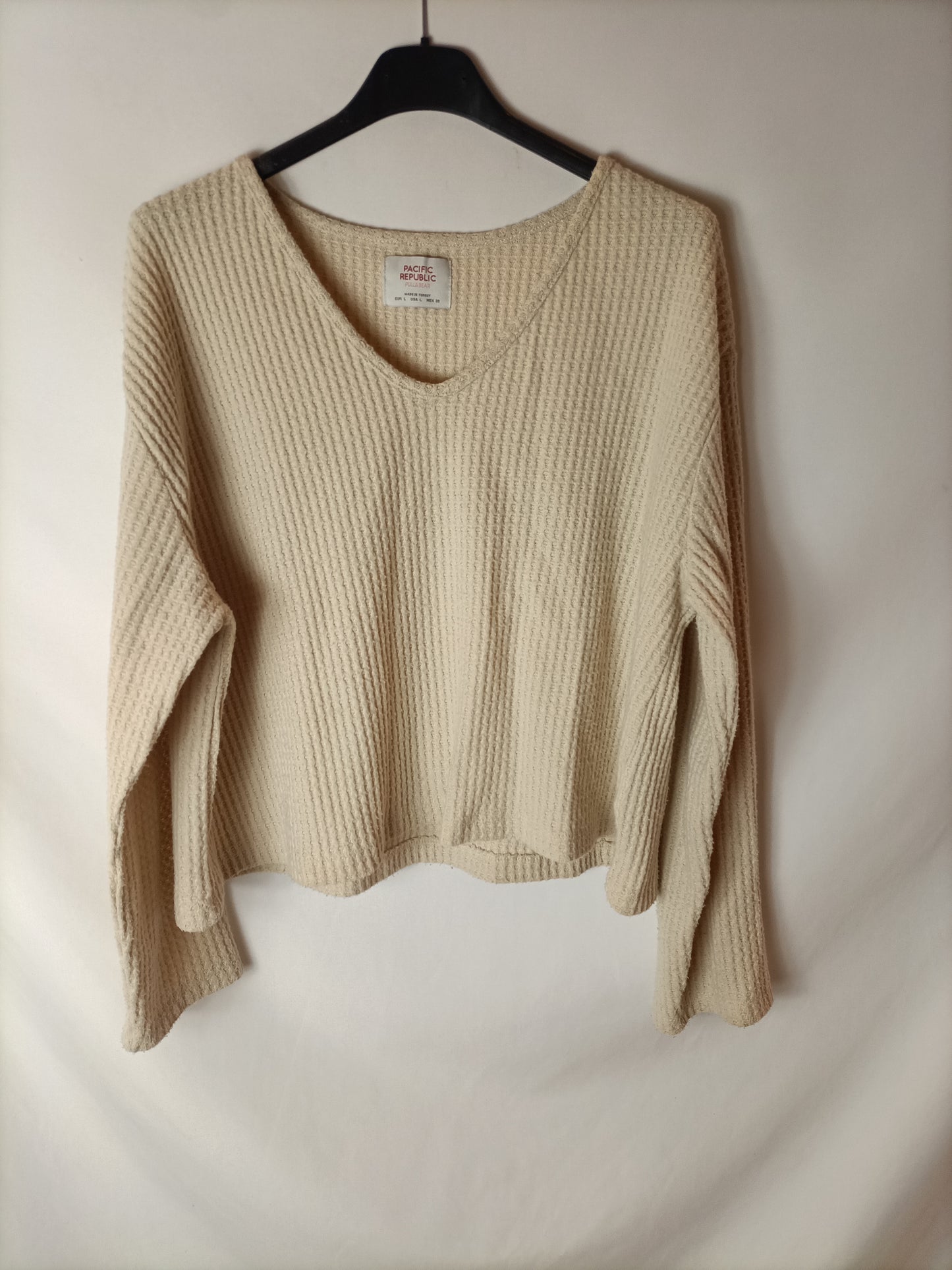 PULL&amp;BEAR. Beige Tl texture sweater